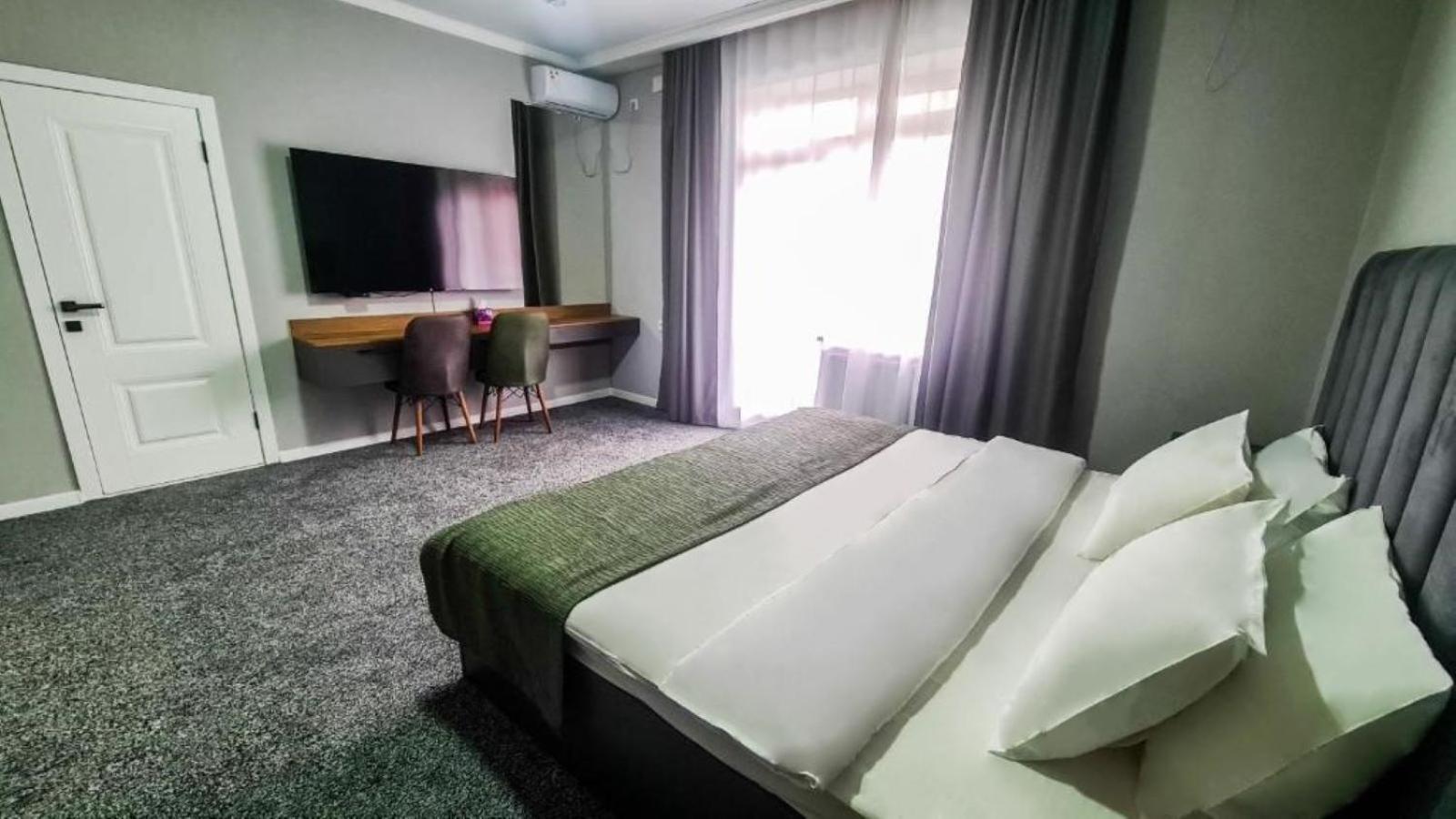 Dosman Hotel Bishkek Exterior foto