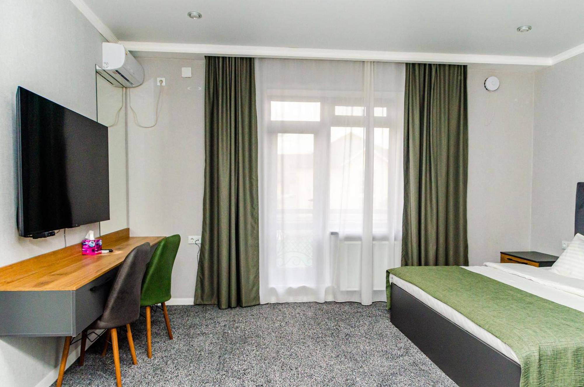 Dosman Hotel Bishkek Exterior foto