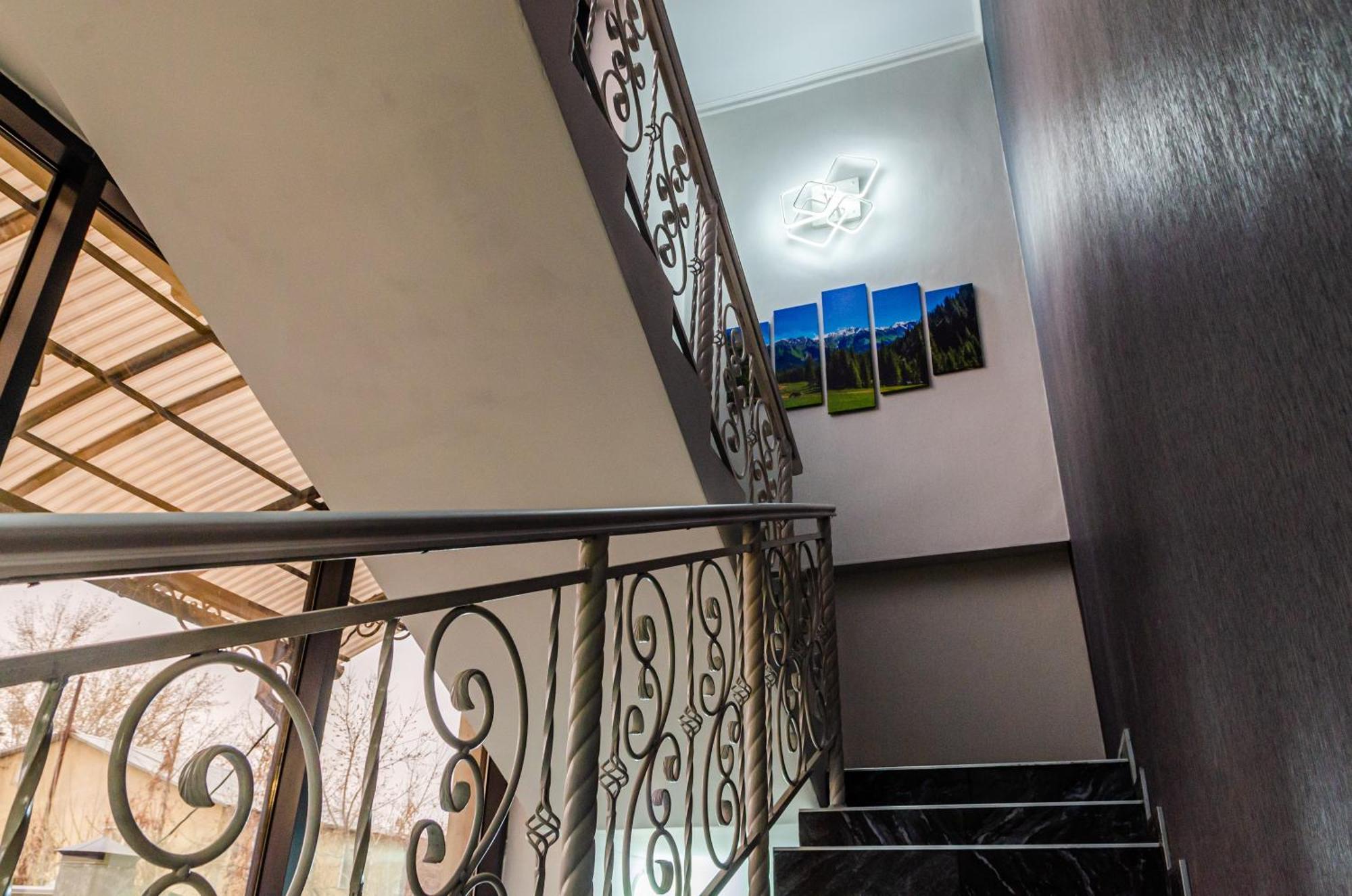 Dosman Hotel Bishkek Exterior foto